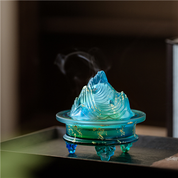 遠(yuǎn)山青峰